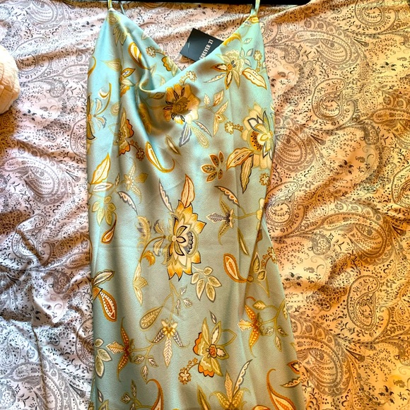 NWT Forever 21 Midi Dress - Picture 1 of 2